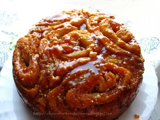 Cozonac trandafir cu caramel sau ROSENKRANZ