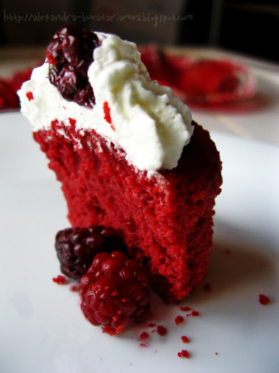Red Velvet Cupcake cu Frosting de Mascarpone