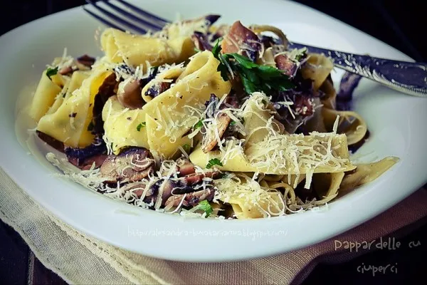 Pappardelle cu ciuperci, lămâie şi pătrunjel