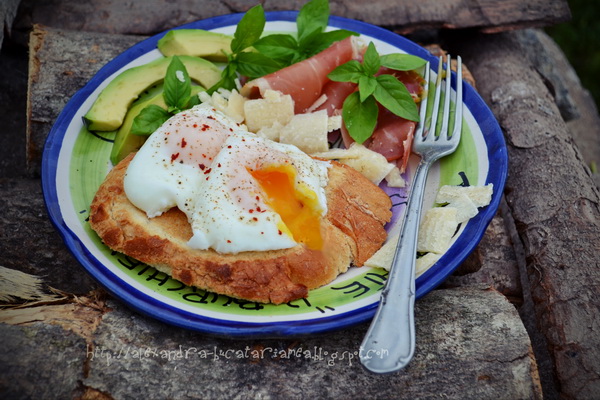 Mic dejun la munte : Ouă românești sau ouă poșate