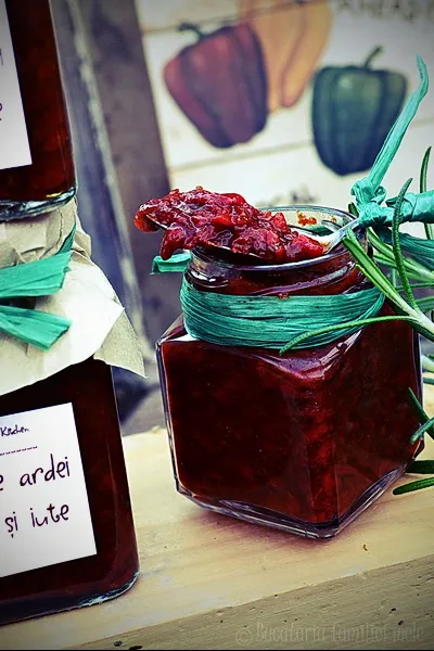 Chutney de ardei copt, gras și iute