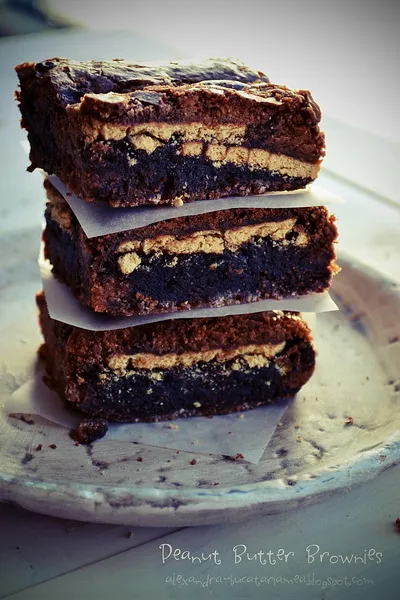 The Absolute Best -Brownies cu unt de arahide și biscuiți