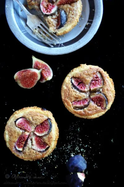 Mini tarte cu smochine proaspete și cremă frangipane