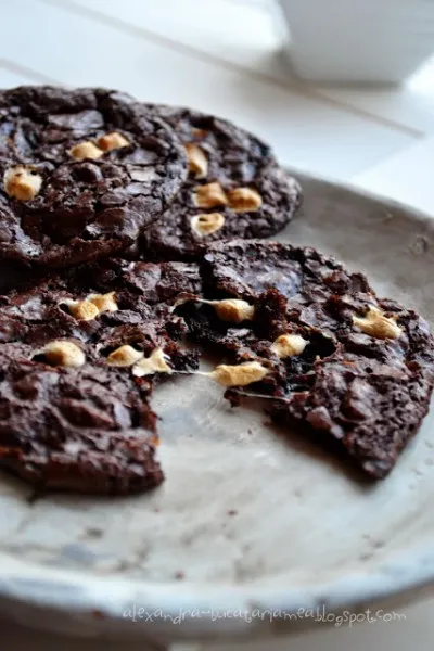 Biscuiti de bezea cu bezea – rocky road cookies