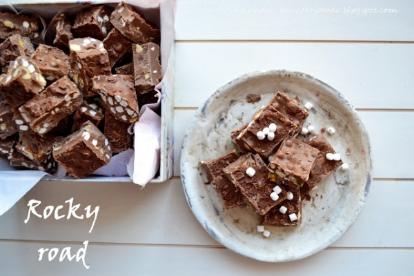 Rocky Road – ciocolata cu bezele și nuci