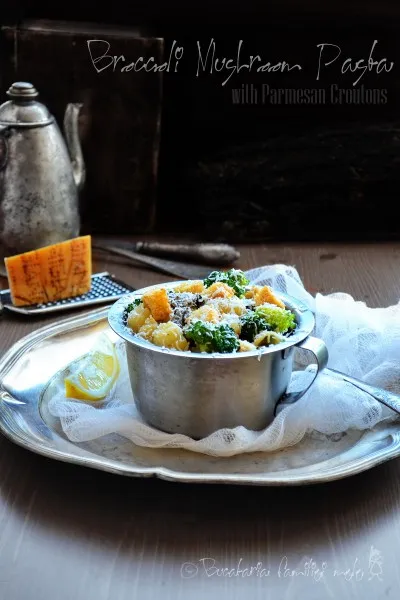 Paste cu Broccoli, Ciuperci și crutoane cu Parmezan