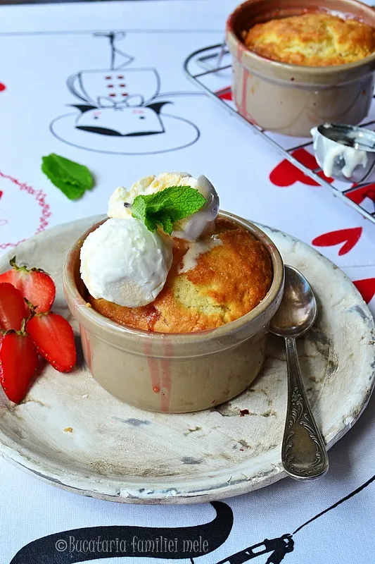 Crumble de capsuni cu rabarbar