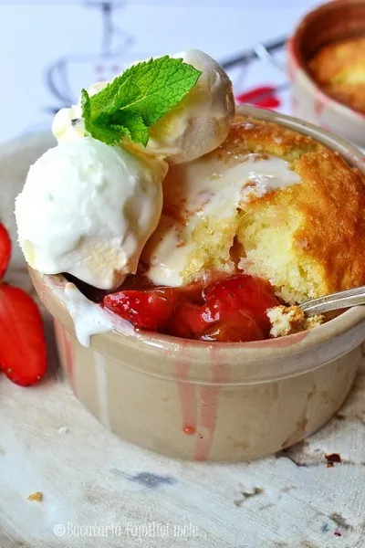 Cobbler cu Capsuni si Rabarbar