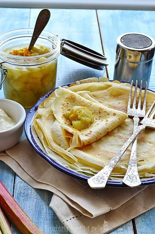 crepes cu mascarpone and rhubarb compote