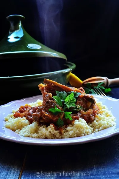 Tagine/tajine marocan de miel cu caise