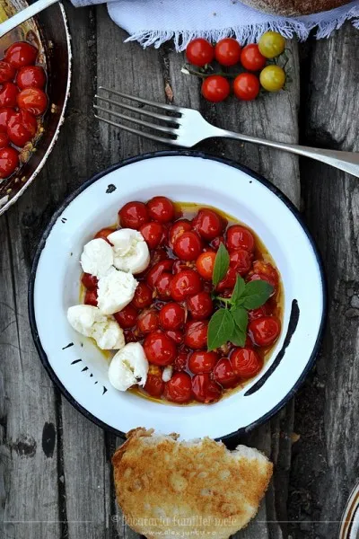 Salata caprese -Roșii coapte cu mozzarella