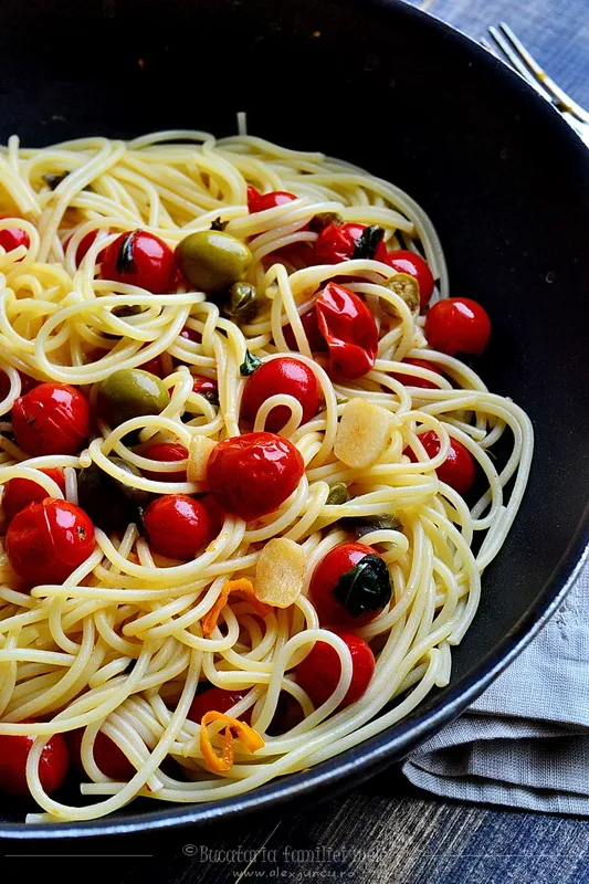 Spaghetti alla puttanesca la tigaie