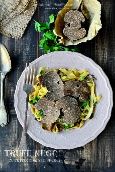 Trufe negre cu fettuccine si ciuperci