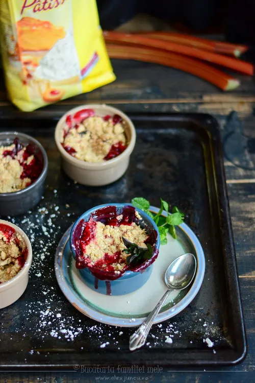 crumble cu rubarba