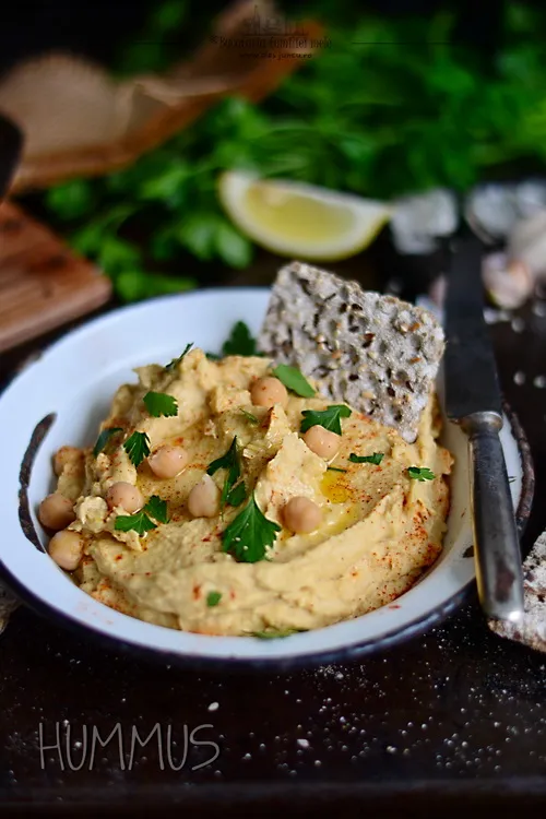 HUMMUS