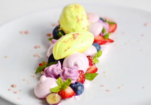 Gateste cu Electrolux la Taste of London –               Pavlova | Basil Ice Cream | Blueberry Meringue | Strawberry Marshmallows