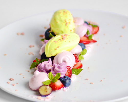 Gateste cu Electrolux la Taste of London –               Pavlova | Basil Ice Cream | Blueberry Meringue | Strawberry Marshmallows