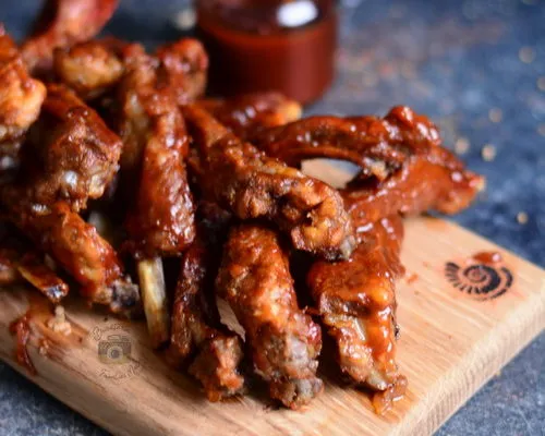 Coaste de porc glazurate cu sos barbeque