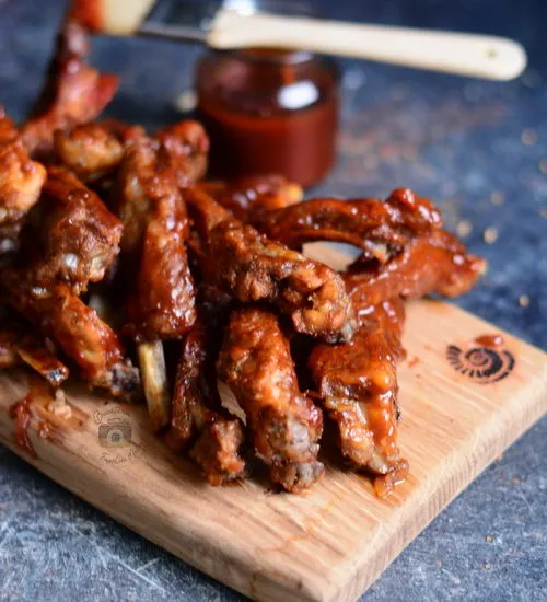 Coaste de porc glazurate cu sos barbeque