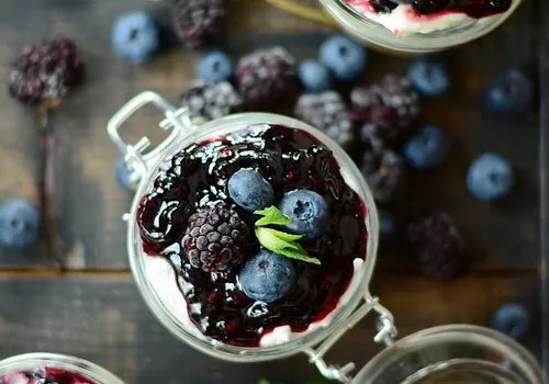 Cheesecake cu fructe de padure fara coacere … la borcan