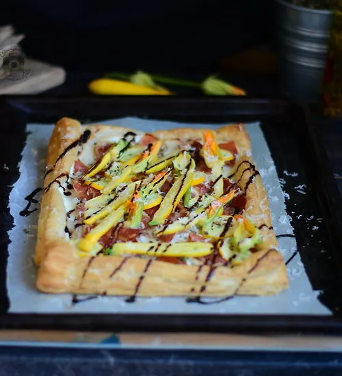 Tarta cu ricotta, prosciutto si flori de dovlecel