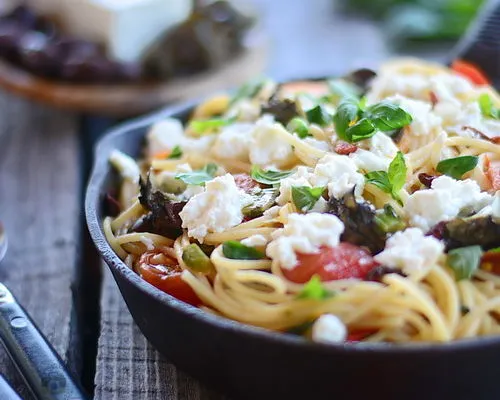 Paste mediteraneene cu feta si anghinare