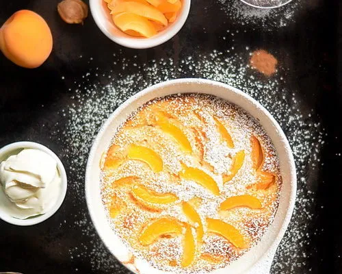 Clafoutis cu caise proaspete