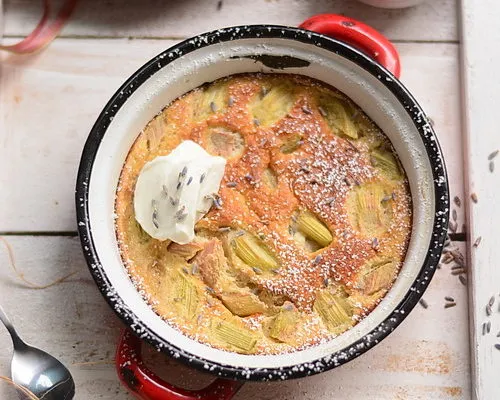 clafoutis cu rabarbăr