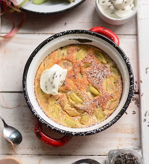 clafoutis cu rabarbăr