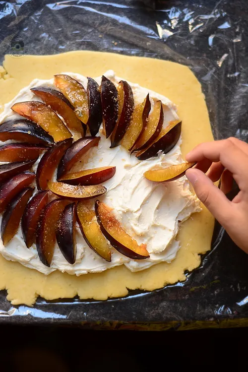 Galette cu prune si mascarpone, pate brisee, Pâte Brisée, Tarta cu prune, alex juncu, bucataria familiei mele