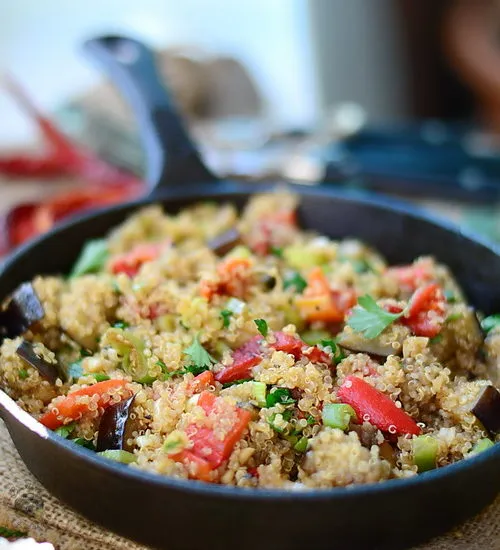 Quinoa cu vinete și ardei copt
