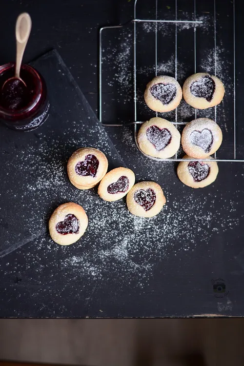 Biscuiți cu gem – Shortbread Jam Thumbprint Cookies- Bucataria familiei mele