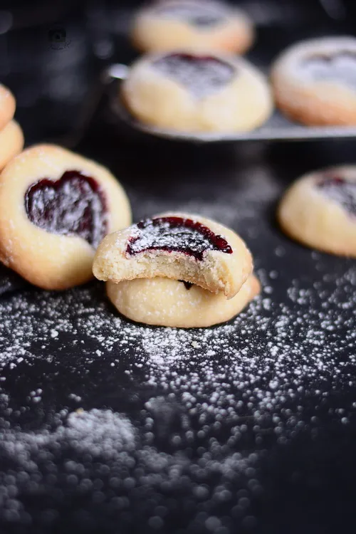 Biscuiți cu gem – Shortbread Jam Thumbprint Cookies- Bucataria familiei mele