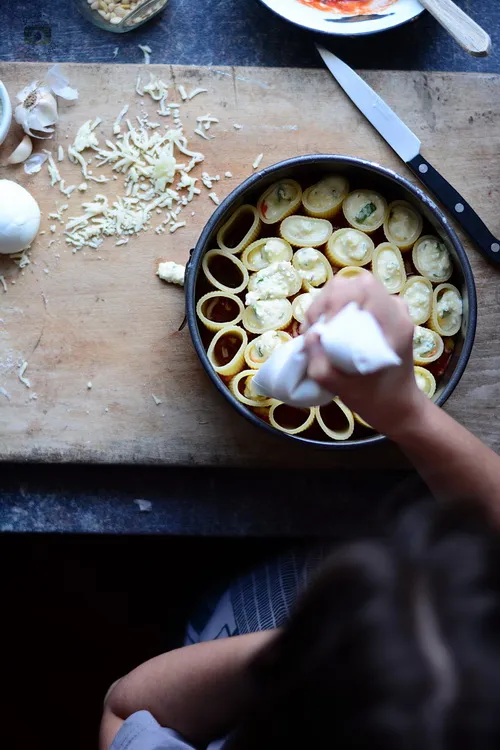 Paste cu 4 brânzeturi – paccheri quatro formaggi, gratinate -Bucataria familiei mele - Alex Juncu