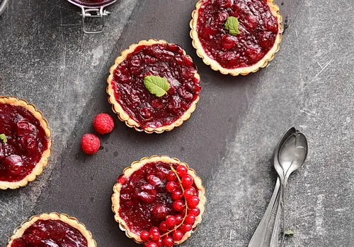 Mini tarte cu vișine și tapioca