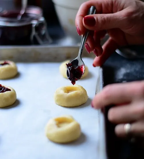 Biscuiți cu gem – Shortbread Jam Thumbprint Cookies