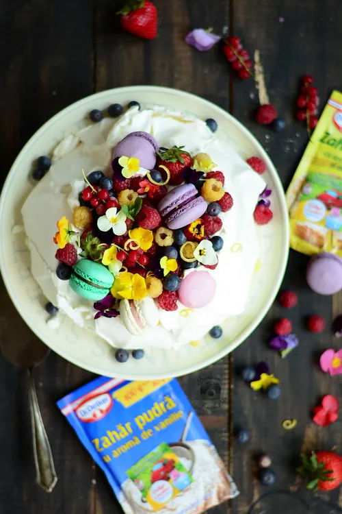 Pavlova cu crema de mascarpone si fructe -Bucataria familiei mele - Alex Juncu