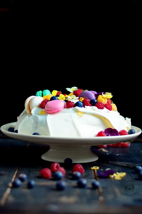 Pavlova cu crema de mascarpone si fructe -Bucataria familiei mele - Alex Juncu