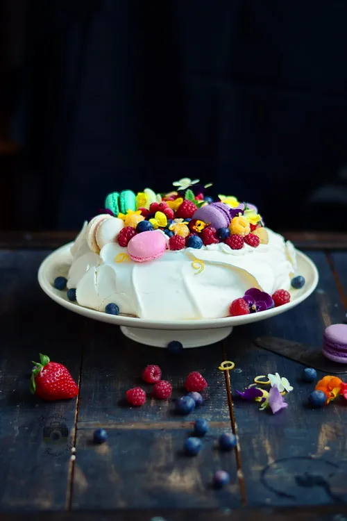 Pavlova cu crema de mascarpone si fructe -Bucataria familiei mele - Alex Juncu