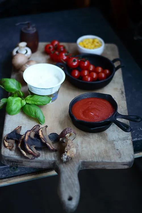 Mini Pizza rapida cu blat cu iaurt - Bucataria familiei mele