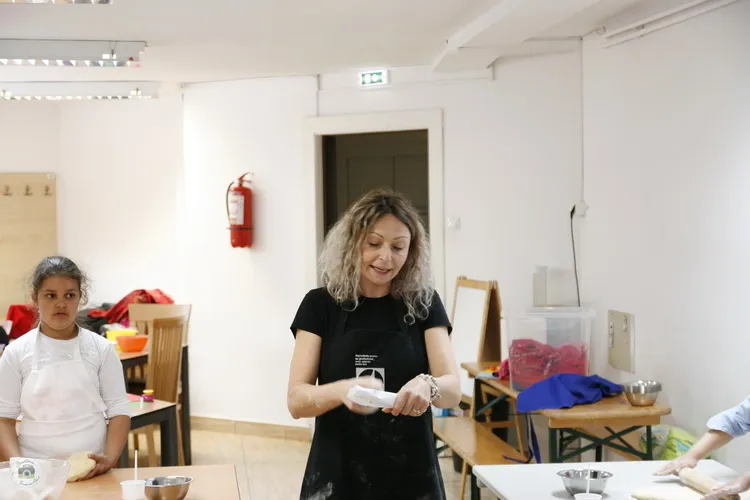 Atelier de gătit pentru copii – rulouri cu scorțișoară