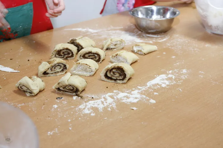 Atelier de gătit pentru copii – rulouri cu scorțișoară