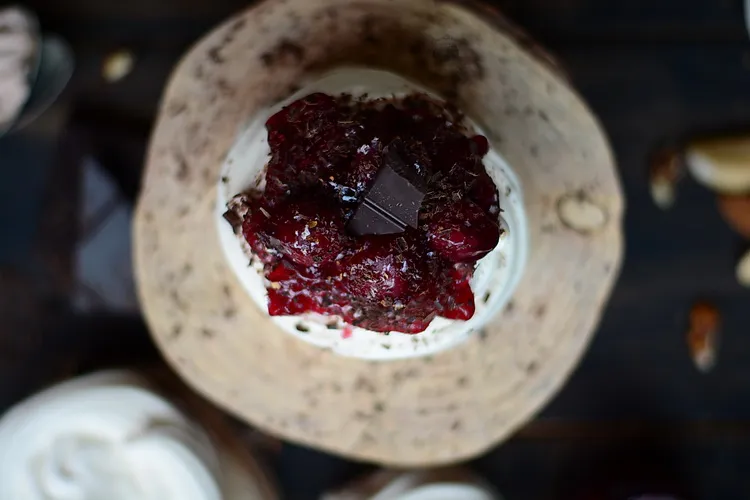 Black forest mini pavlova - Bucataria familiei mele - Alex Juncu