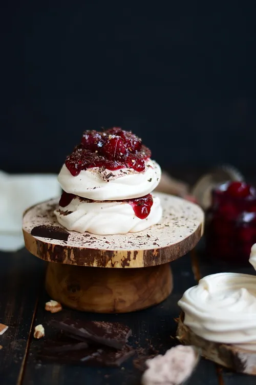 Black forest mini pavlova - Bucataria familiei mele - Alex Juncu