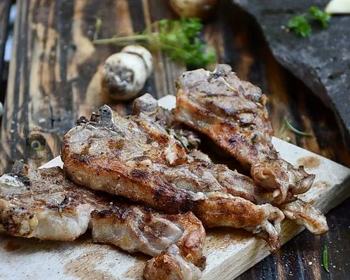 Cotlet de berbecuț T-bone la grătar
