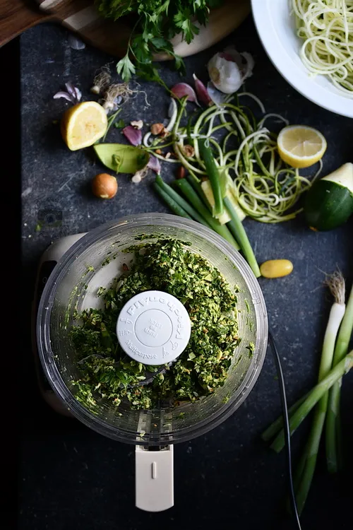 pesto de pătrunjel - alex juncu- Bucătăria Familiei mele
