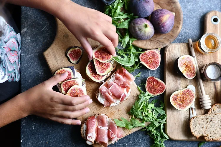 sandwich cu smochine si prosciutto - Alex Juncu