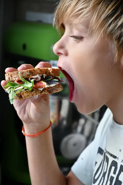 sandwich cu gorgonzola si smochine
