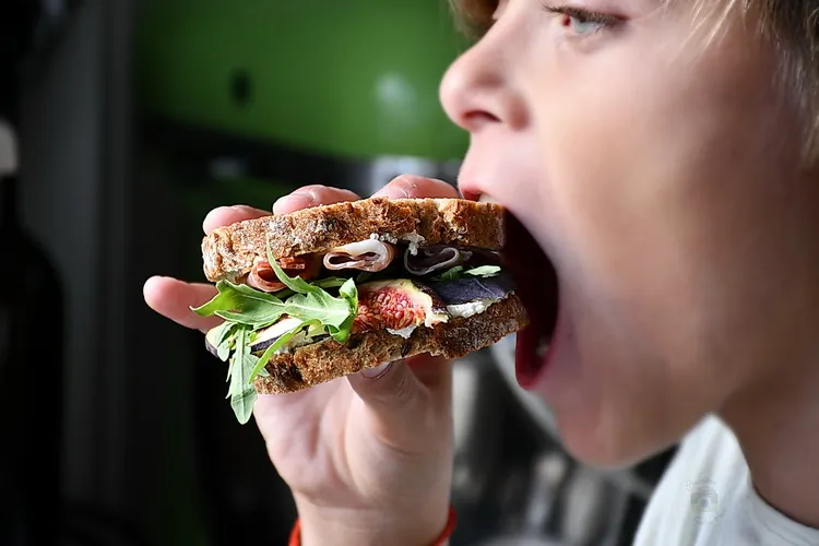 sandwich cu smochine , prosciutto si crema de gorgonzola- Alex Juncu