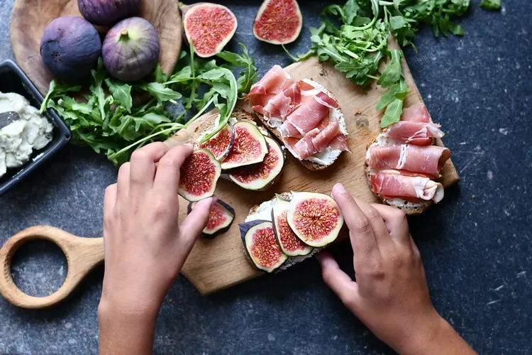 sandwich cu gorgonzola, smochine si prosciutto - Alex Juncu